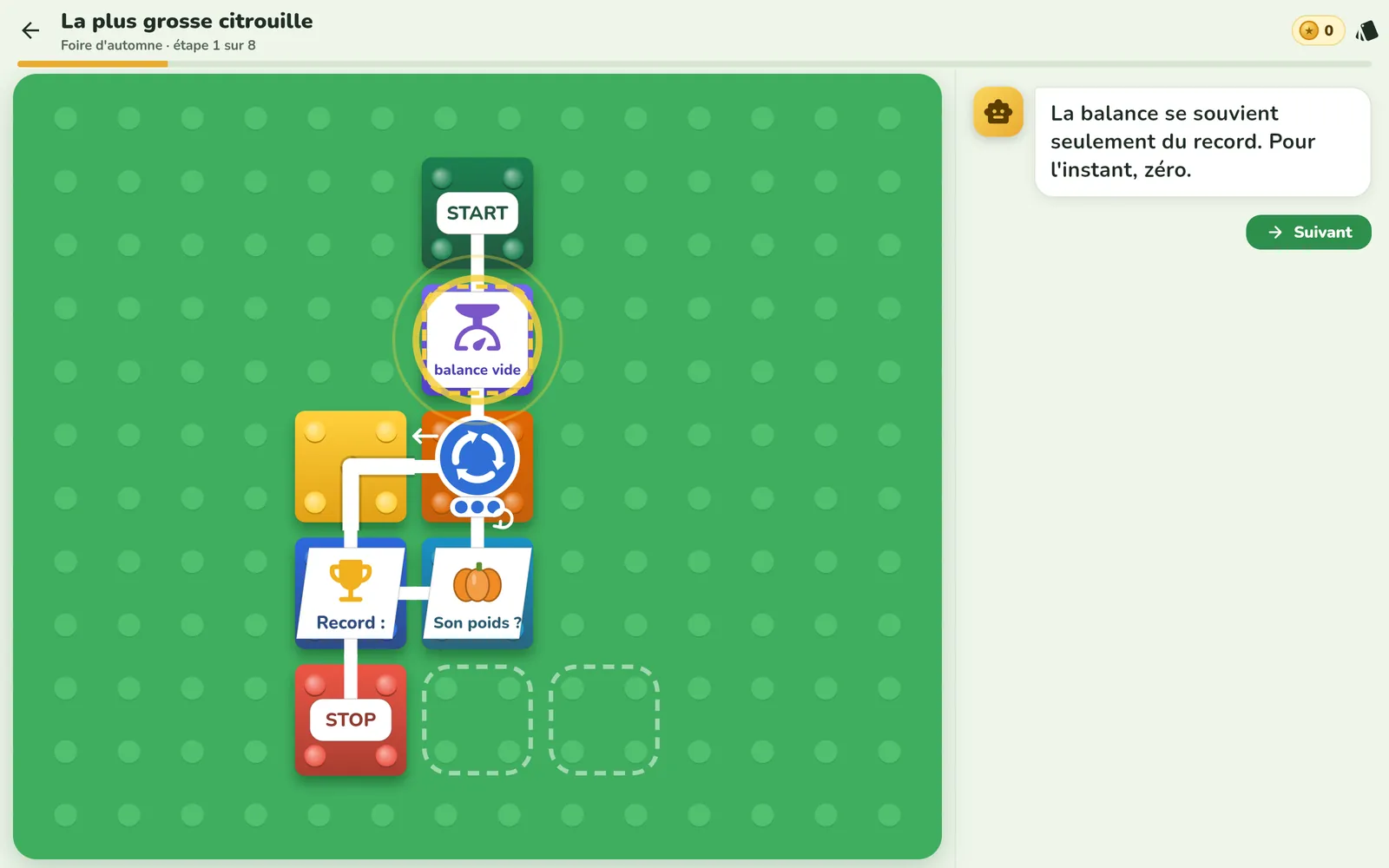 Plateau de départ : balance vide, rond-point, tableau Record et gare « Combien ça pèse ? »
